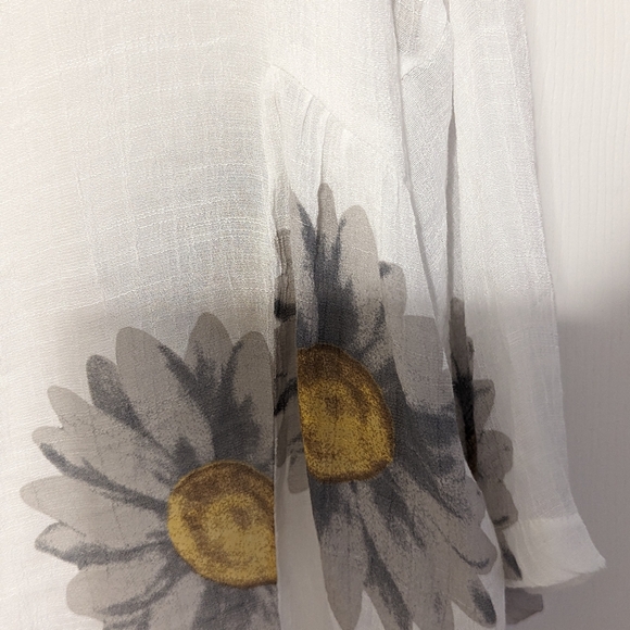 Sheer top      318 - Picture 2 of 2